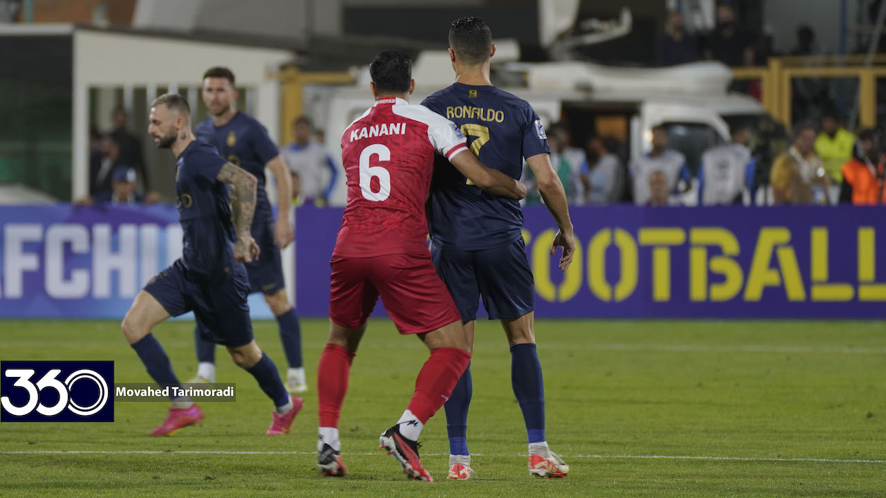 Cristiano Ronaldo with Persepolis player Hossein Kanani during Persepolis versus Al Nassr