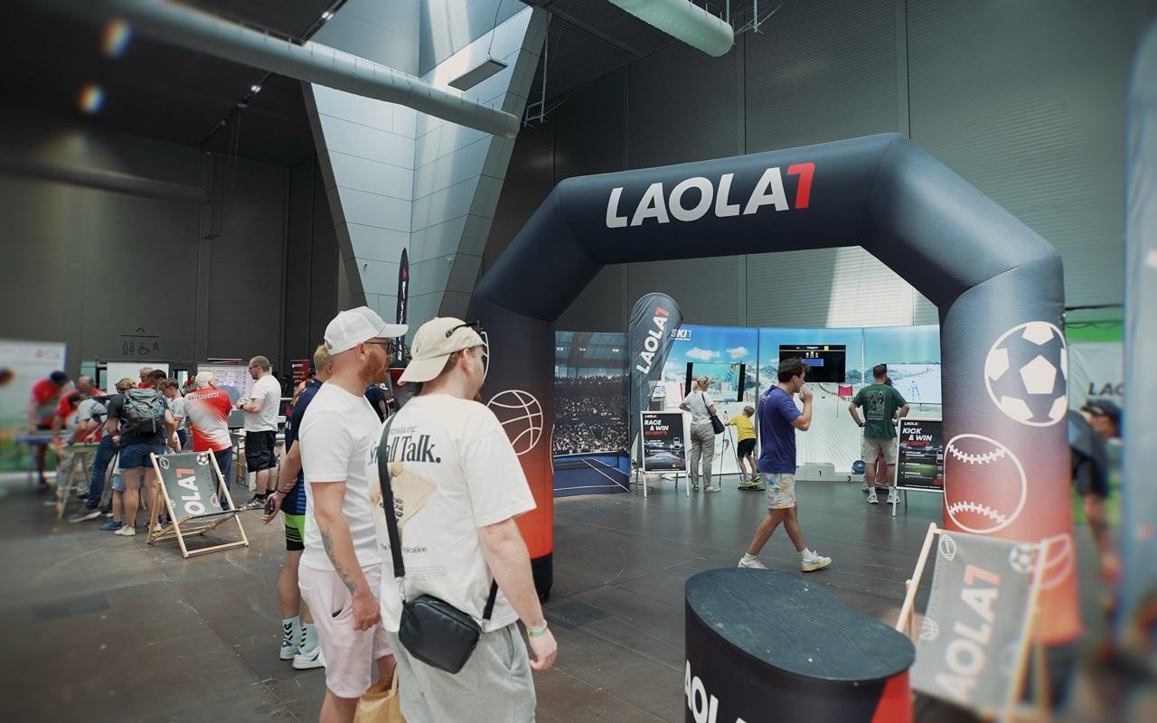 Visitors at the LAOLA1 Phygital Sports activation at Esports Festival Austria